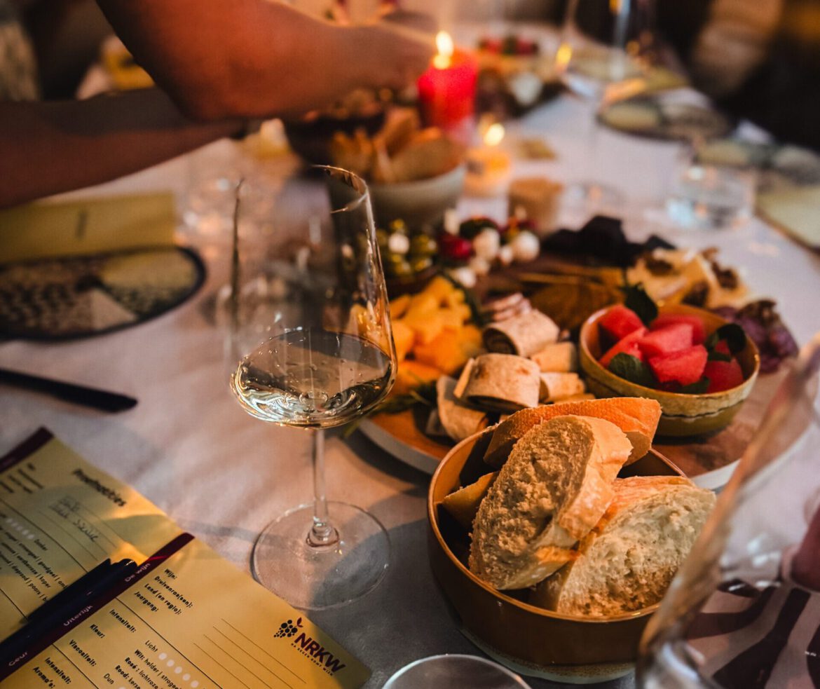 Complete checklist: zelf een wijnproeverij thuis organiseren